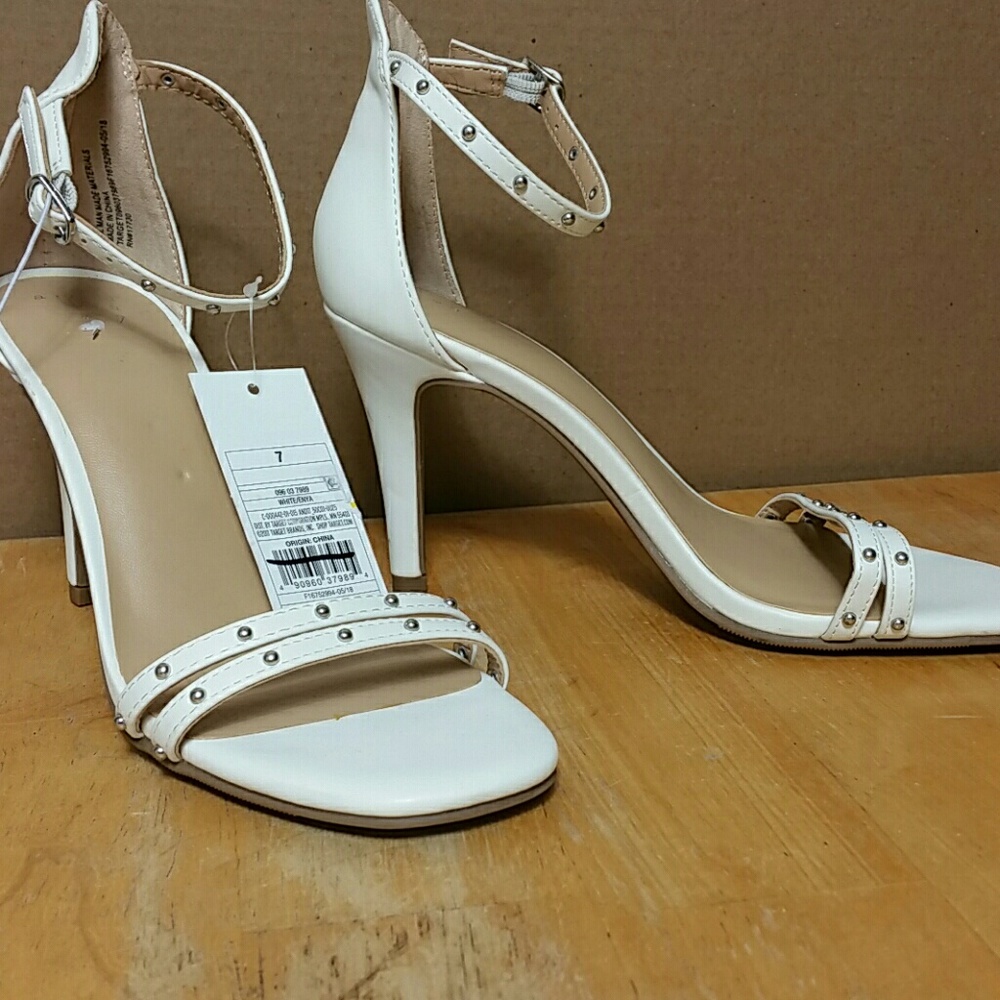 A new day Women NWOT Size 7 Embellished heels